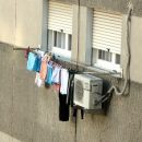 Mencuci dan Menjemur Baju Tanpa Sinar Matahari